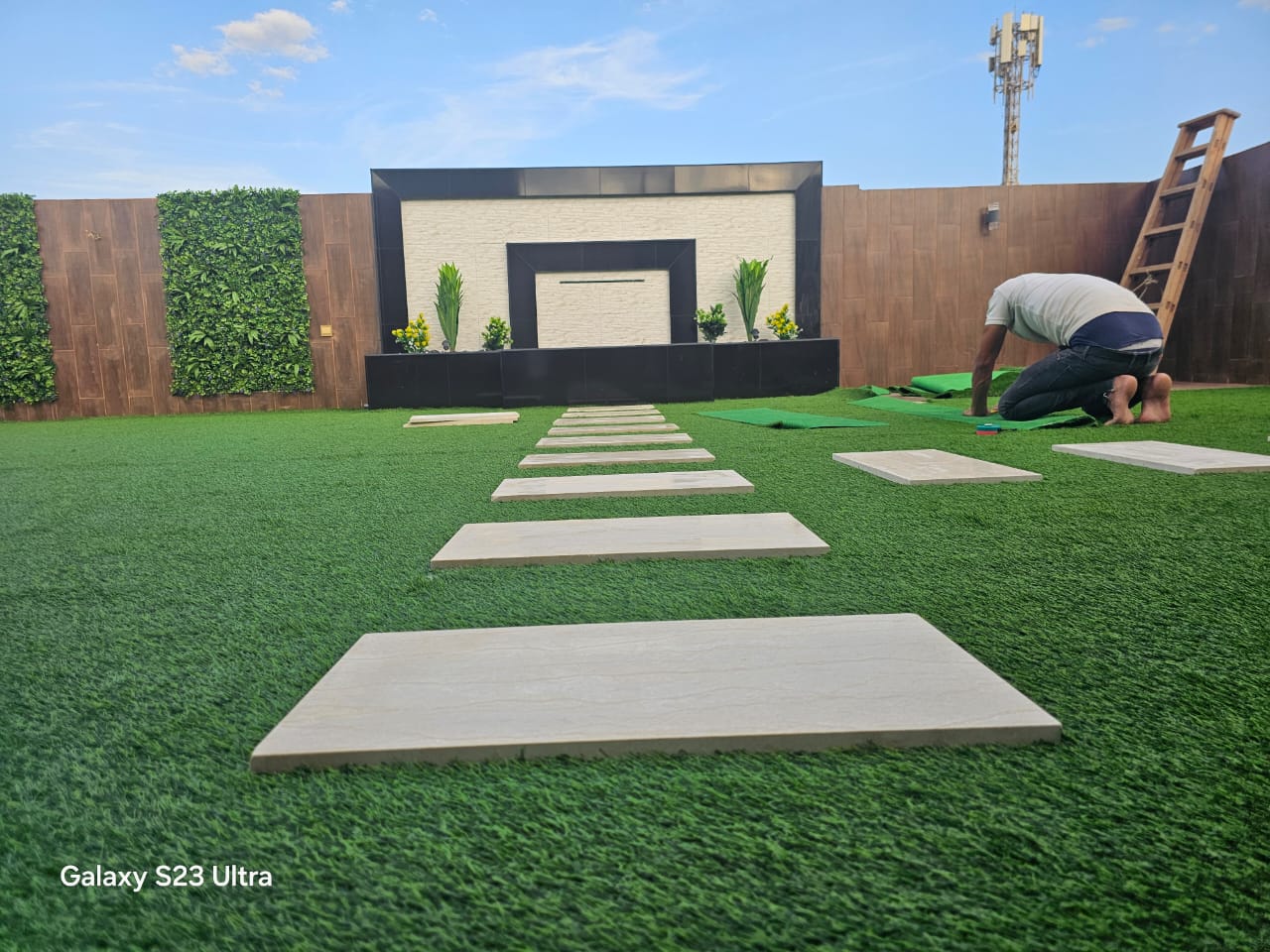 أفضل حلول تنسيق الحدائق للمساحات الصغيرة في الفلل الحديثة بالعشب الصناعي 2025