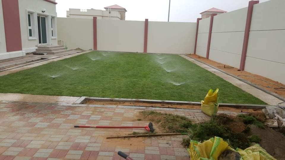 شركة تنسيق حدائق بجدة وتركيب العشب وشبكات الري للفلل